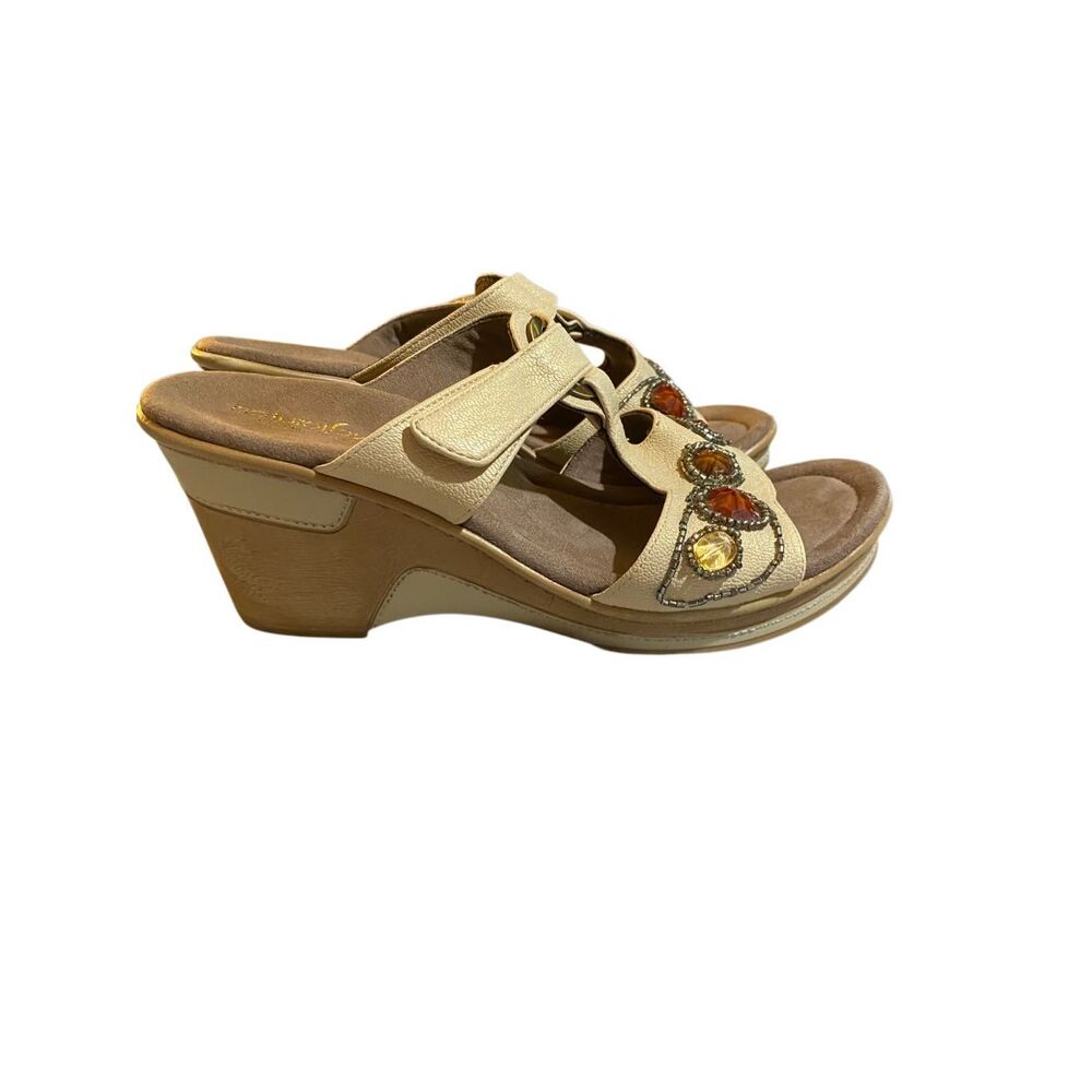 Naturalizer soul women’s worn twice beaded, gem detail wedge sandal 9